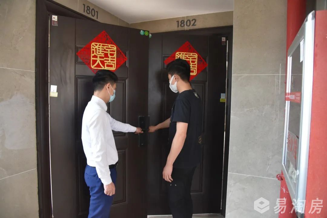 打架门.jpg